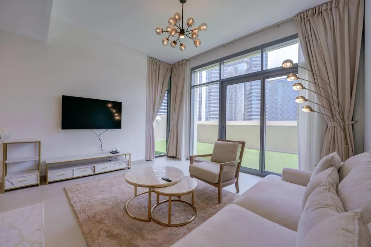 Downtown 1 Bed With Large Bright Terrace Apartment Dubai