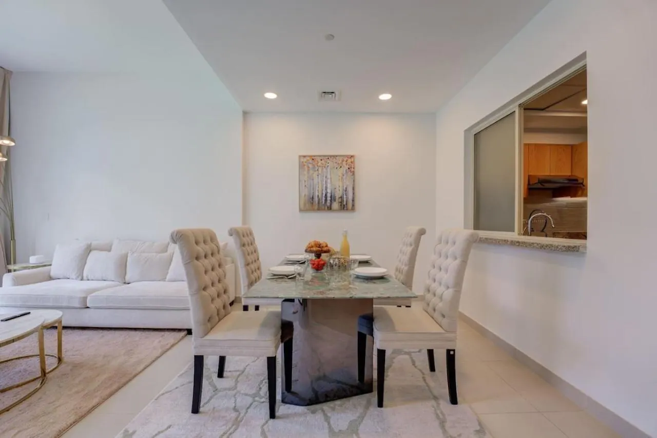 Downtown 1 Bed With Large Bright Terrace Apartment Dubai